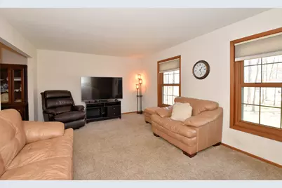 W197N16455  Hawthorn Cir, Jackson, WI 53037 - Photo 17