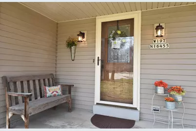 W197N16455  Hawthorne Cir, Jackson, WI 53037 - Photo 3