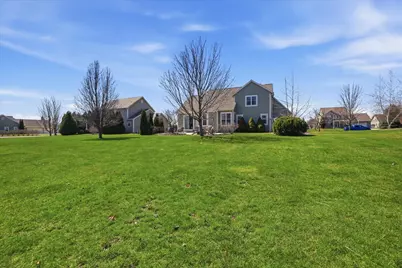 W348N5818  Snapdragon Ct, Oconomowoc, WI 53066 - Photo 5