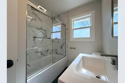 1028  Oakland Ave, Waukesha, WI 53186 - Photo 11