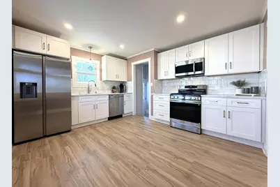 1028  Oakland Ave, Waukesha, WI 53186 - Photo 3