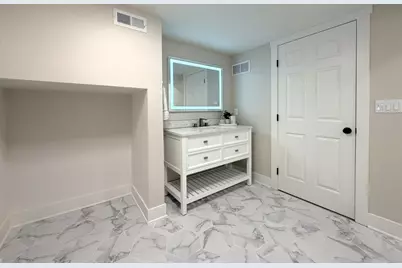 1028  Oakland Ave, Waukesha, WI 53186 - Photo 23