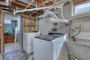 W200N9460 Woodside Ln, Menomonee Falls, WI 53051 - Photo 19