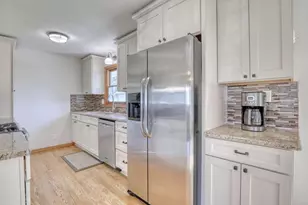 W200N9460 Woodside Ln, Menomonee Falls, WI 53051 - Photo 9