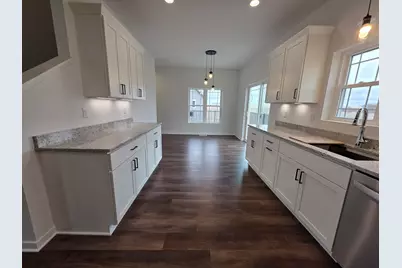 1876  Shyanne Ct, Hartford, WI 53027 - Photo 9