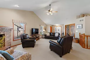 1245 Garfield Ln, Hartford, WI 53027 - Photo 9