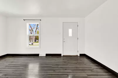 257 W Loos St, Hartford, WI 53027 - Photo 5