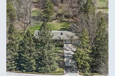 W151N7824  Hilltop Dr, Menomonee Falls, WI 53051 - Photo 9