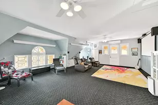 2735 N Farwell Ave, Milwaukee, WI 53211 - Photo 9