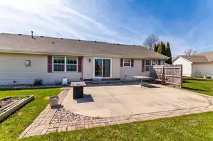 1189 Mockingbird Dr, Oconomowoc, WI 53066 - Photo 5