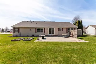 1189 Mockingbird Dr, Oconomowoc, WI 53066 - Photo 3