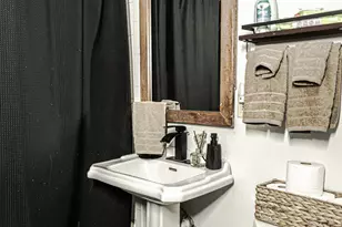 1920 Woodlawn Ave, West Bend, WI 53090 - Photo 27