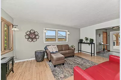 3923 E Iona Ter, Cudahy, WI 53110 - Photo 5