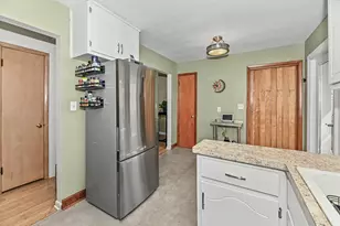 3923 E Iona Terrace, Cudahy, WI 53110 - Photo 13