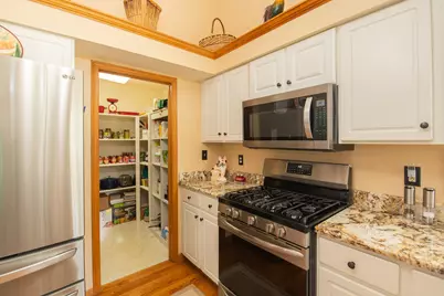 6423  Anforest Ln, Racine, WI 53406 - Photo 9