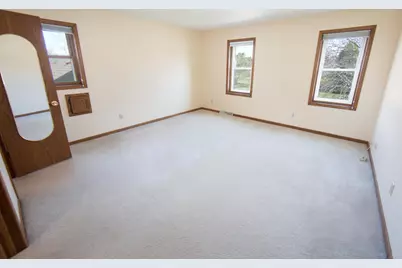 4445 S Longview Dr, New Berlin, WI 53151 - Photo 11