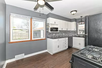 1910  Washington Rd, Kenosha, WI 53140 - Photo 9