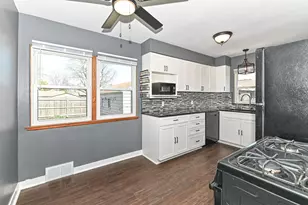 1910 Washington Rd, Kenosha, WI 53140 - Photo 9