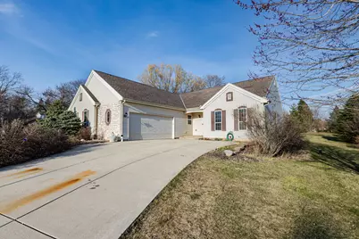 W220N7288  Coventry Meadows Ct, Lisbon, WI 53089 - Photo 3