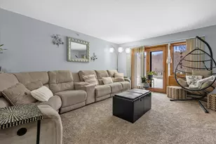 530 N Silverbrook Dr, West Bend, WI 53090 - Photo 9