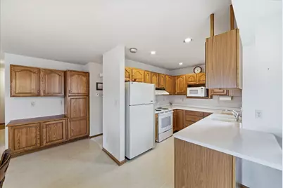 653  Minnesota Ave, Oostburg, WI 53070 - Photo 9