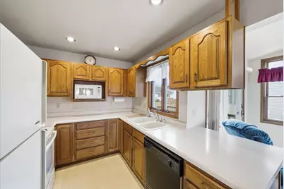 653  Minnesota Ave, Oostburg, WI 53070 - Photo 7