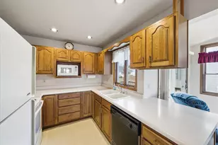 653 Minnesota Ave, Oostburg, WI 53070 - Photo 7