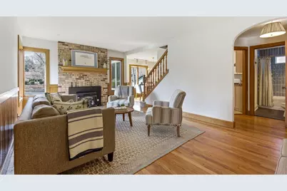 926  Sauganash Dr, Fontana, WI 53125 - Photo 9