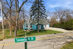 926 Sauganash Dr, Fontana, WI 53125 - Photo 3