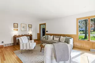 926 Sauganash Dr, Fontana, WI 53125 - Photo 7