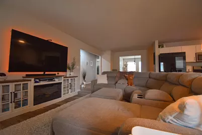 3130  Emerald Dr, Janesville, WI 53546 - Photo 7