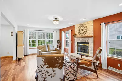 202  Stocks Dr, Delafield, WI 53018 - Photo 5