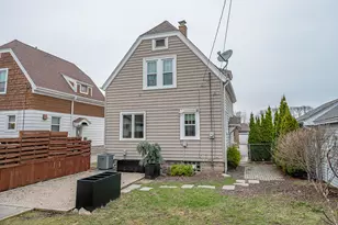 2323 E Falling Heath Pl, Milwaukee, WI 53207 - Photo 23