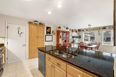 78  Woodfield Ct, Racine, WI 53402 - Photo 9