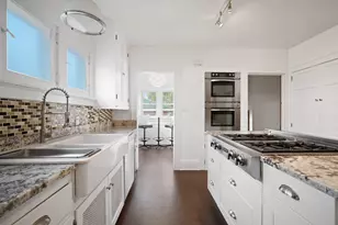 3443 N Maryland Ave, Milwaukee, WI 53211 - Photo 11