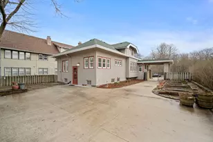 3443 N Maryland Ave, Milwaukee, WI 53211 - Photo 27