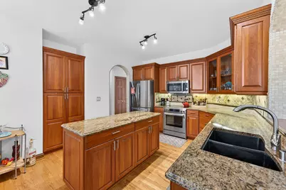 8623 S Country Club Dr, Franklin, WI 53132 - Photo 11