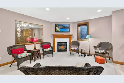 8623 S Country Club Dr, Franklin, WI 53132 - Photo 31