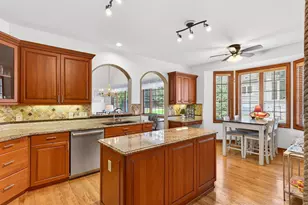 8623 S Country Club Dr, Franklin, WI 53132 - Photo 9