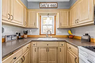 4386 S Honey Creek Dr, Greenfield, WI 53220 - Photo 11