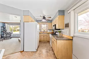 4386 S Honey Creek Dr, Greenfield, WI 53220 - Photo 9