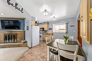 4386 S Honey Creek Dr, Greenfield, WI 53220 - Photo 7