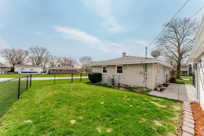 4386 S Honey Creek Dr, Greenfield, WI 53220 - Photo 33