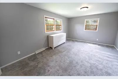 10234 N La Cresta Dr, Mequon, WI 53092 - Photo 11