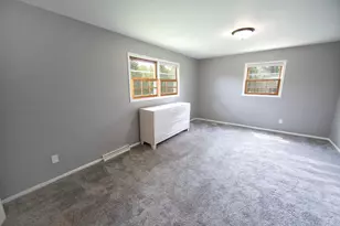 10234 N La Cresta Dr, Mequon, WI 53092 - Photo 11