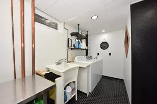 10723 W Rohr Ave, Milwaukee, WI 53225 - Photo 25