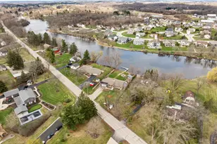 2530 N River Rd, Racine, WI 53185 - Photo 3