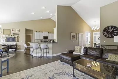 W47N863  Bobolink Ave, Cedarburg, WI 53012 - Photo 5