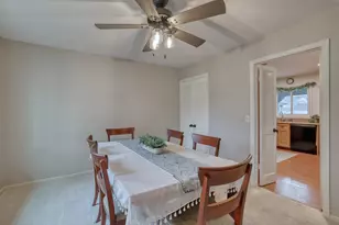 2324 W Cumberland Ct, Mequon, WI 53092 - Photo 9