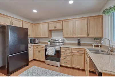 2324 W Cumberland Ct, Mequon, WI 53092 - Photo 11